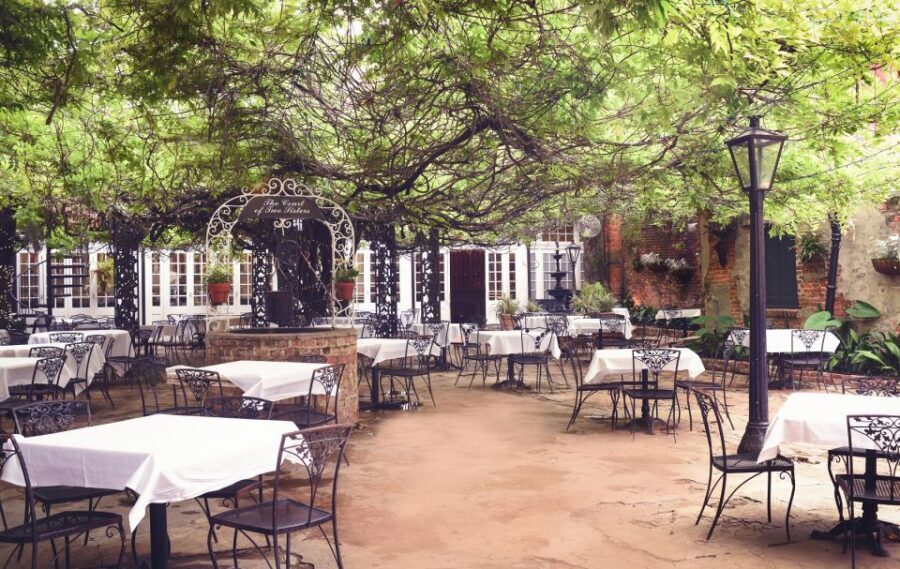 New Orleans: 'Court of Two Sisters' Jazz Brunch Buffet - Should you book Court of Two Sisters Jazz Brunch?