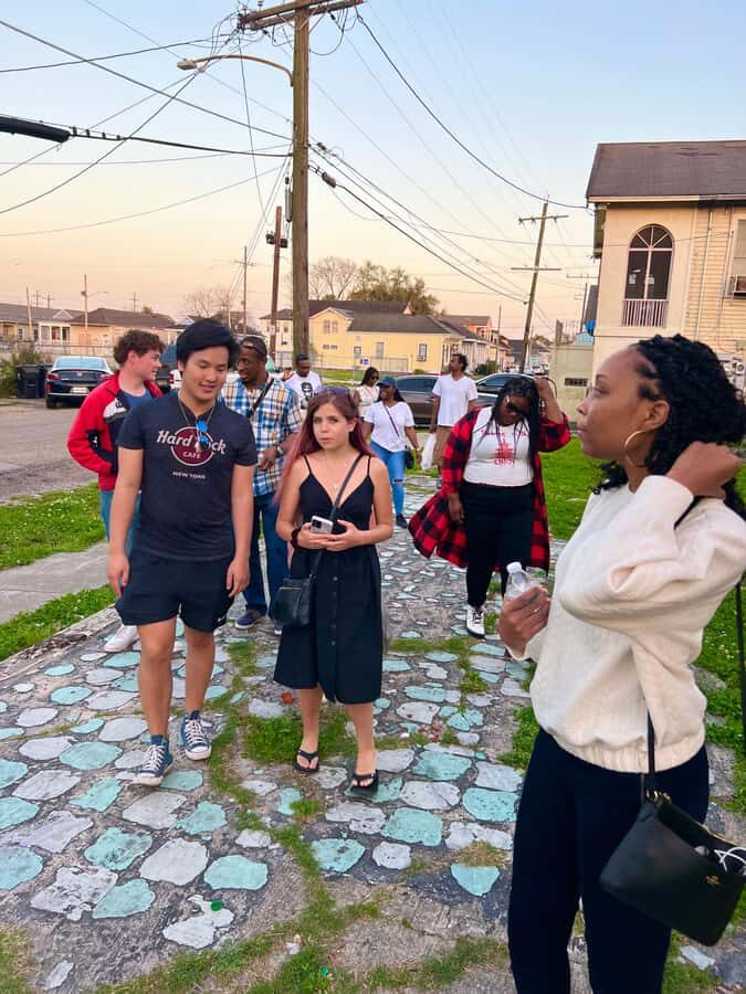 New Orleans Culture Street Art & Mural Walk - Murals and homes: street art as a living map