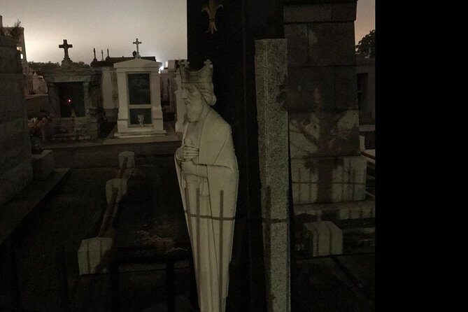 New Orleans Dead of Night Ghosts and Cemetery Bus Tour - New Orleans City Park and Cafe du Monde: the break that keeps the night fun