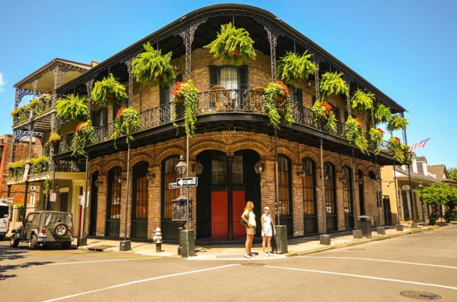 New Orleans: Drunk History Walking Tour - Ghosts, Vampires, and the Haunted House Stop in the Quarter