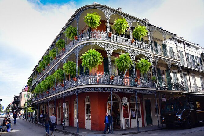 New Orleans Drunken Voodoo, Mystery, Paranormal, Supernatural and History Tour - Stop 2: The French Quarter Bars Part (Without Getting Lost)