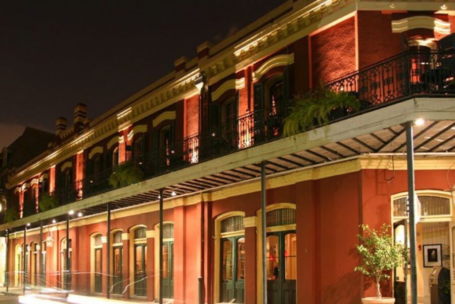 New Orleans: Five-in-One City Walking Tour - The French Quarter ghosts, vampires, and voodoo stories: how to enjoy the tone
