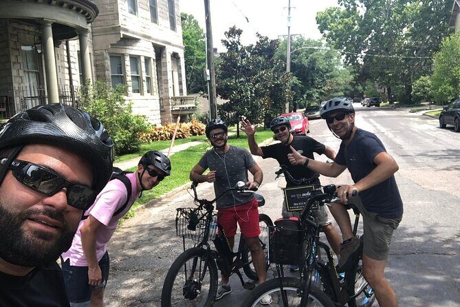 New Orleans French Quarter and Garden District Bike Tour - Lafayette Cemetery No. 1: a compact stop with real atmosphere (about 6 minutes)
