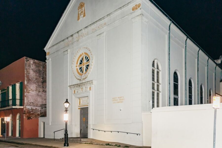 New Orleans: French Quarter Ghost and Haunted House Tour - Finding the Red Door Meet-Up at 620 Decatur St