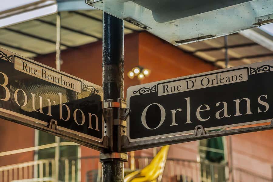 New Orleans: French Quarter Ghost and Legends Walking Tour - The French Quarter’s documented-sighting style: how the tour builds tension