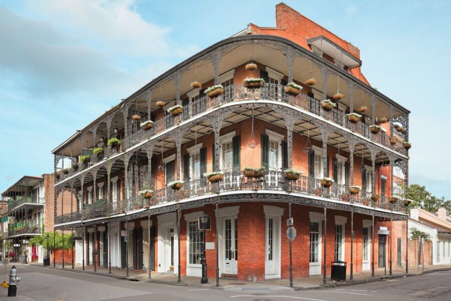 New Orleans: French Quarter Photo Shoot and Walking Tour - Key stops: St. Louis Cathedral, Bourbon Street, and Royal Street