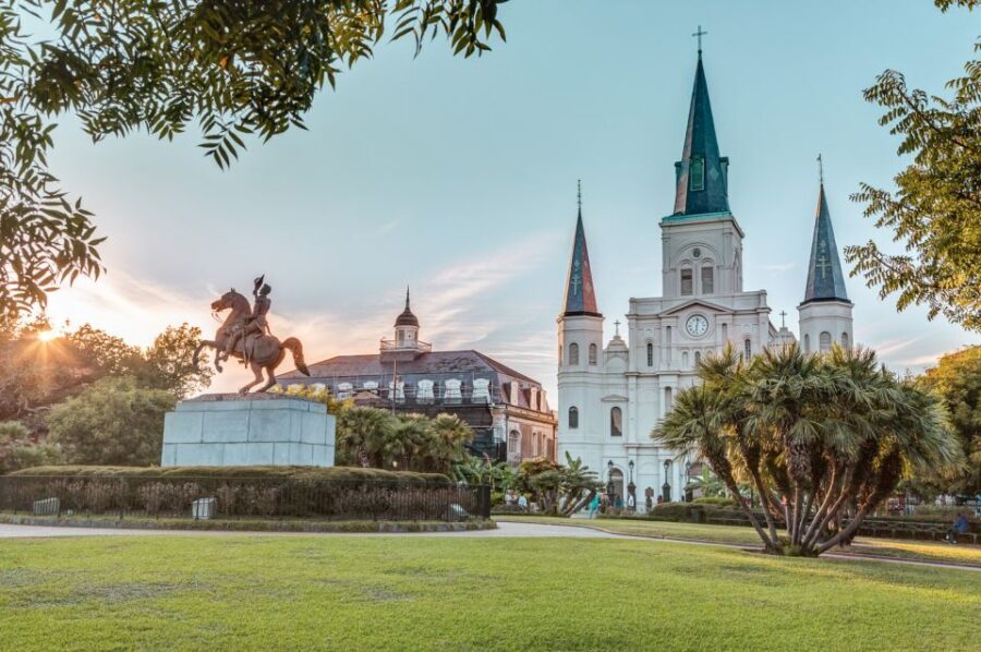 New Orleans: French Quarter Photo Shoot and Walking Tour - Meeting near St. Louis Cathedral and what the walk covers