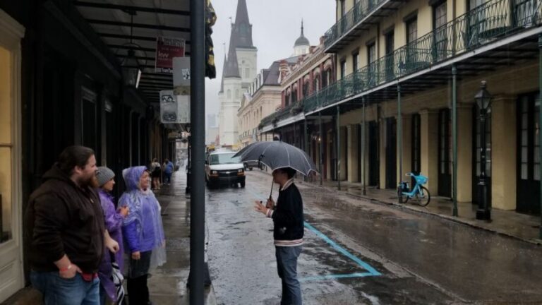 New Orleans: French Quarter Saints & Sinners History Tour - Meeting at the Voodoo Lounge and Getting Oriented Fast