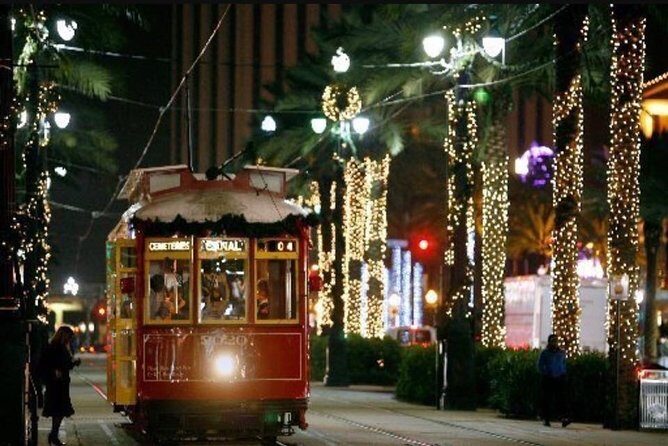 New Orleans French Quarter: Seasonal Christmas Tour - Bar stops and timing: how to keep the walk fun for adults and families