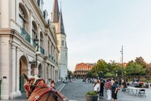 New Orleans: French Quarter Sightseeing Carriage Ride - Meeting at Jackson Square: get there early, bring small-bag logic