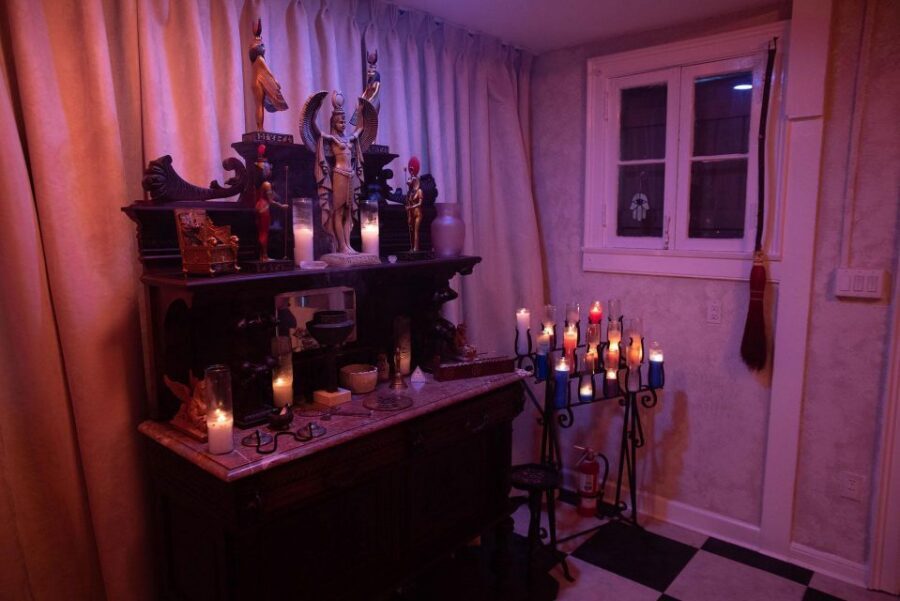 New Orleans: French Quarter, Witches, Voodoo, & Ghost Tour - The Star Moment: Casting a Spell at a Real Witches Temple