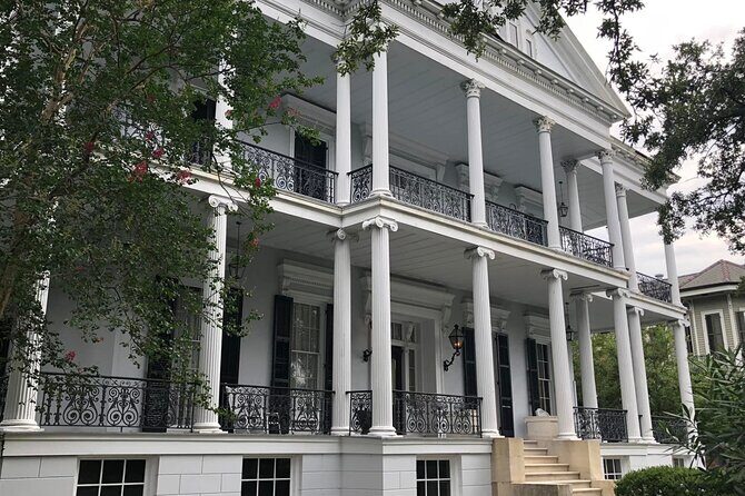 New Orleans' Garden District 2 Hour Walking Tour (Small Group) - Lafayette Cemetery No. 1: why the gates still get the story