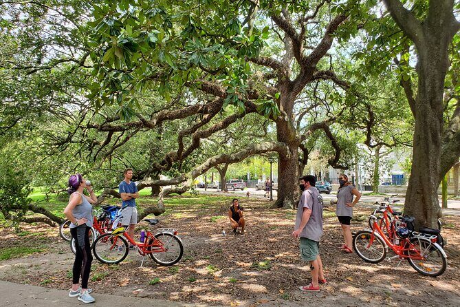 New Orleans Garden District and Cemetery Bike Tour - Meeting at 1735 Washington Ave: your first 10 minutes matter