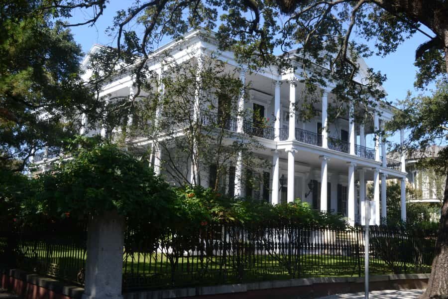 New Orleans: Garden District and French Quarter Bike Tour - French Quarter landmark stops that feel human, not rushed