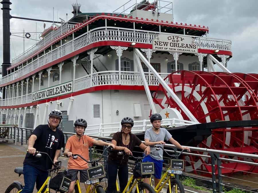New Orleans: Garden District and French Quarter Bike Tour - Starting at the Mississippi River and Jackson Square overlook