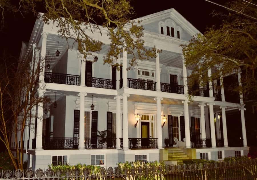 New Orleans: Garden District and Lafayette Cemetery Tour - Famous names and pop-culture addresses you can actually walk to