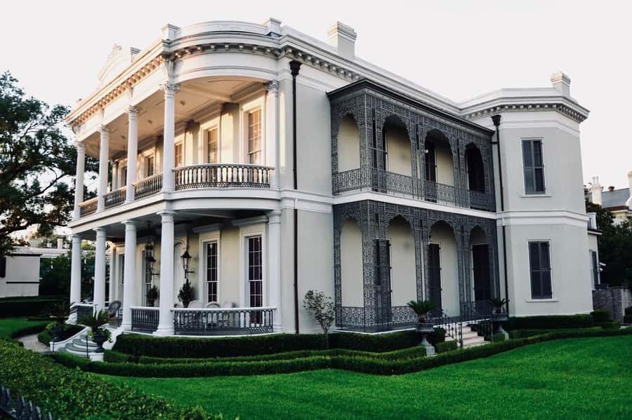 New Orleans: Garden District and Lafayette Cemetery Tour - Walking the Garden District like an open-air classroom