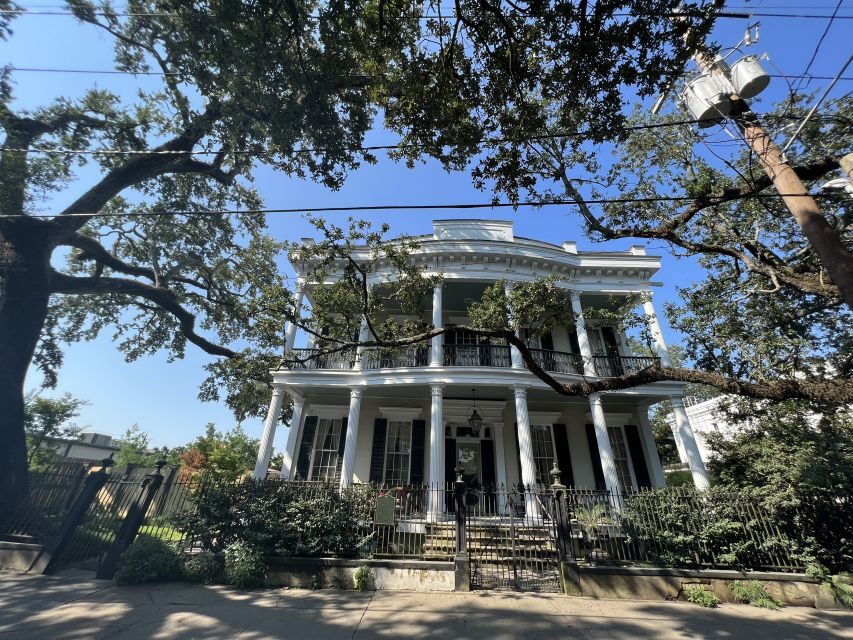 New Orleans : Garden District Architecture Walking tour - The Stories Behind the Houses: Power, Slavery, and Change