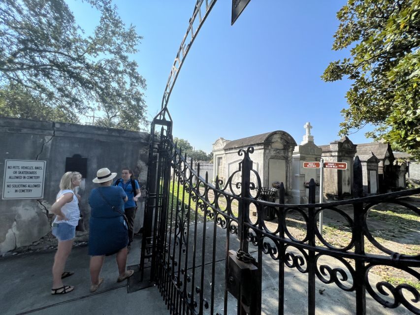 New Orleans : Garden District Architecture Walking tour - Logistics That Matter: Meeting Point, Timing, and What to Bring
