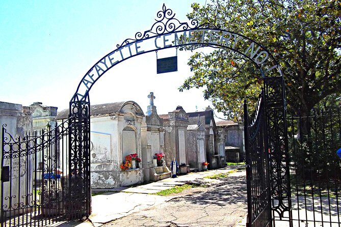 New Orleans Garden District- At your own pace. Downloadable audiovisual tour. - Price and value: $14.99 plus your own timing