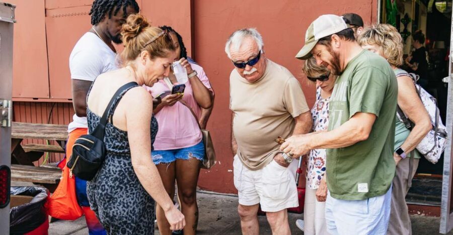 New Orleans: Garden District Food, Drinks & History Tour - Lafayette Cemetery and Garden District: where New Orleans stories begin