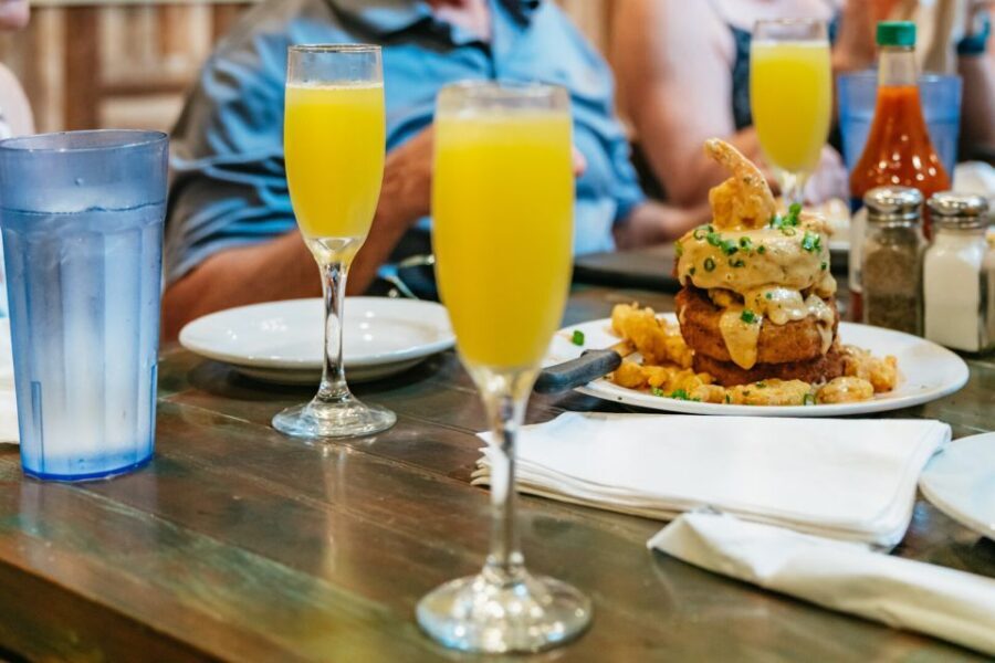 New Orleans: Garden District Food, Drinks & History Tour - Drinks on the route: choice without pressure