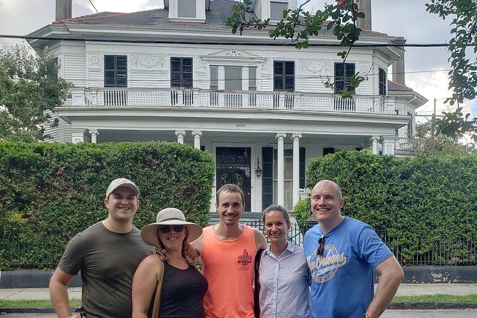 New Orleans Garden District History Walking Tour - Entering a neighborhood where the buildings talk