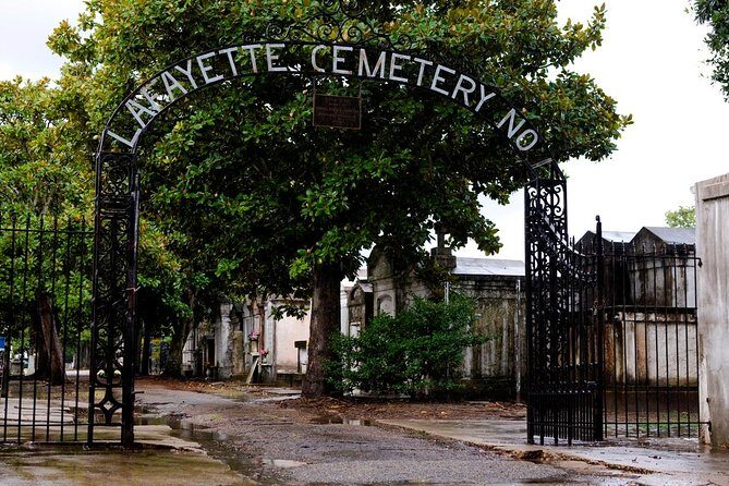 New Orleans Garden District Tour - Buckner Mansion: why a quick exterior stop is worth it