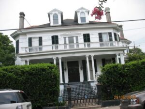 New Orleans: Garden District Walking Tour - Meeting Point on Magazine Street: start where the neighborhood feels real