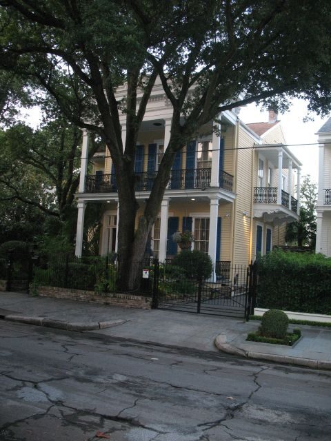 New Orleans: Garden District Walking Tour - Eustis-Haus and the Sandra Bullock connection