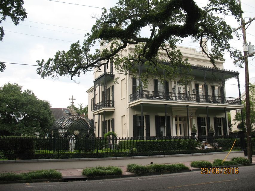 New Orleans: Garden District Walking Tour - Ending at the Rink: coffee, books, and a softer landing