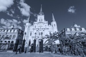 New Orleans Ghost Tour: Go Inside a Haunted Location - Meeting at Bon’s and pacing through the French Quarter