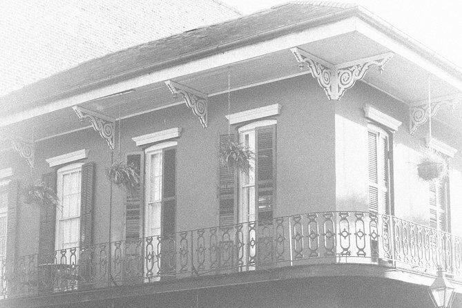 New Orleans Ghost Tour: Go Inside a Haunted Location - Lafitte’s Blacksmith Shop Bar and the photo stops