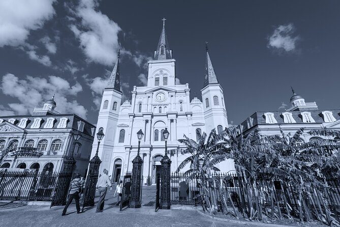New Orleans Ghost Tour: Go Inside a Haunted Location - Meeting at Bon’s and pacing through the French Quarter