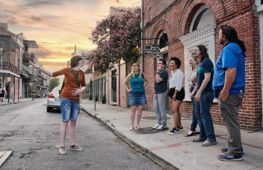 New Orleans: Ghosts of French Quarter Nighttime Walking Tour - Why a nighttime French Quarter ghost tour feels different