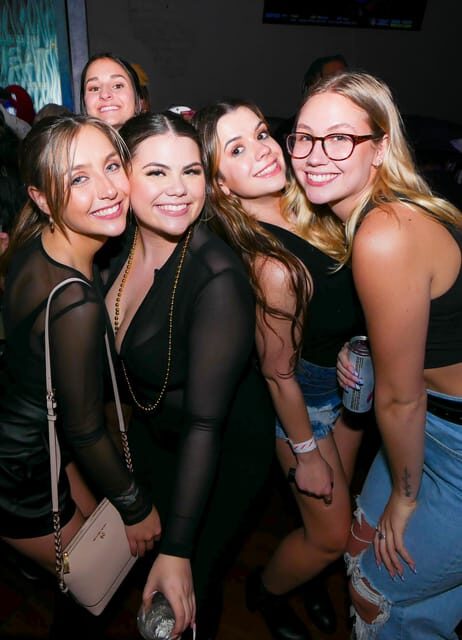 New Orleans: Guided Bourbon Street Bar Crawl with Shots - Who this tour is best for (and who should think twice)