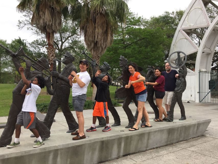 New Orleans: Guided Sightseeing Bike Tour - Above-ground cemetery stop and New Orleans funeral traditions