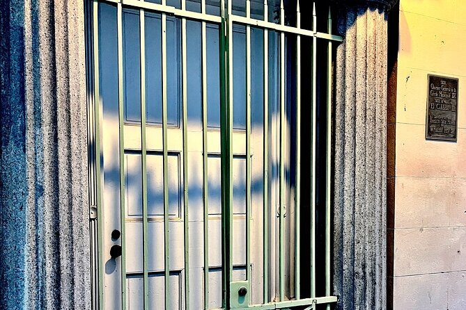 New Orleans Haunted Legends & Scandals Small Group Tour - Mansions, slavery, and how the tour handles the darker side