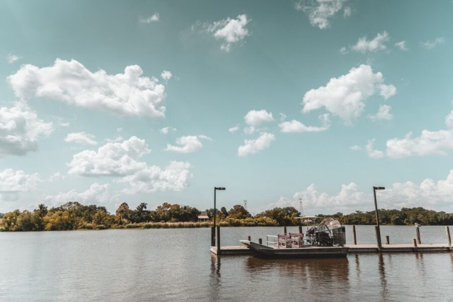 New Orleans: High Speed 16 Passenger Airboat Ride - Entering The Cajun Wetlands: Why This Airboat Ride Works