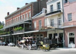 New Orleans: History, Culture & Architecture Guided Tour - Pickup and the air-conditioned mini-coach: the practical win