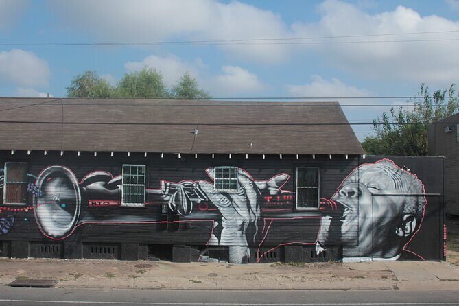 New Orleans Jazz Walking Tour - Walking comfort tips: standing, weather, and getting your bearings