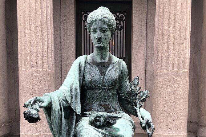 New Orleans Metairie Cemetery Tour: Millionaires and Mausoleums - Entering Metairie: why this cemetery feels like a New Orleans destination