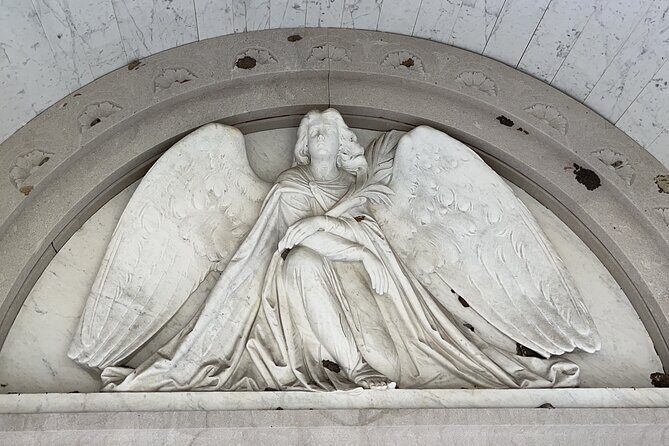 New Orleans Metairie Cemetery Tour: Millionaires and Mausoleums - The culture bonus: food, music, and local tips you can use immediately