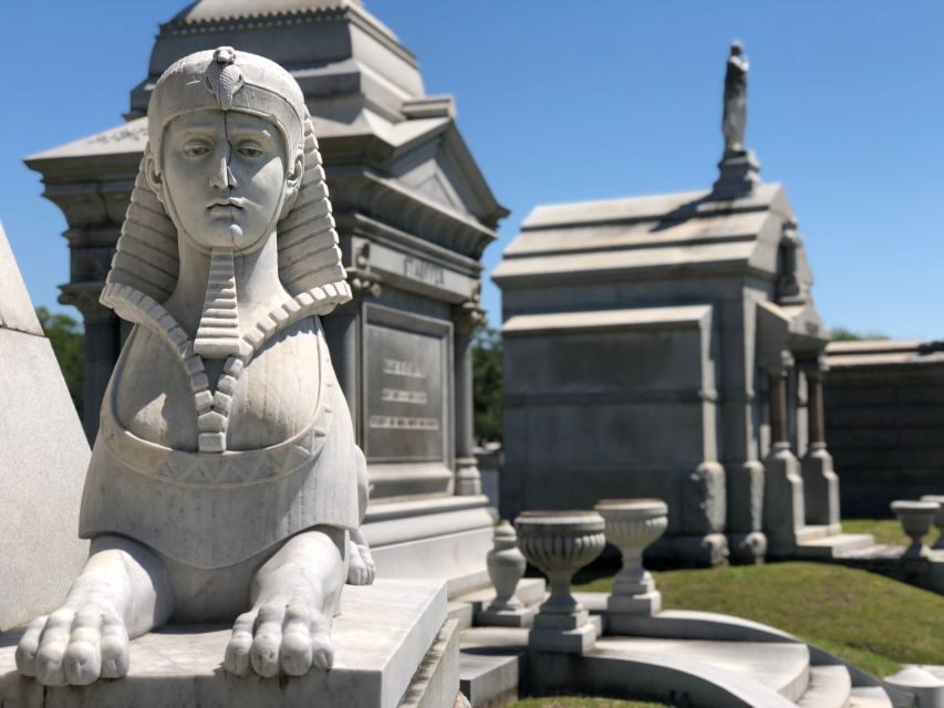 New Orleans: Millionaire’s Tombs of Metairie Cemetery Tour - Arriving at the Law Enforcement Memorial and getting oriented fast