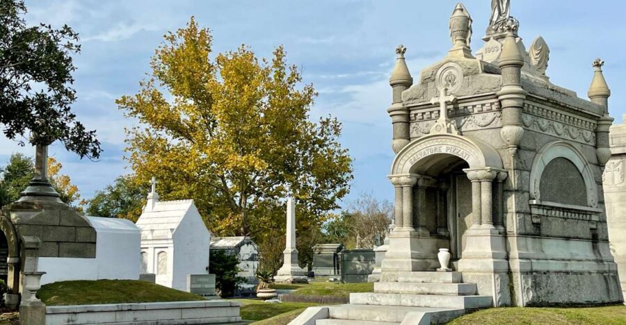 New Orleans: Millionaire’s Tombs of Metairie Cemetery Tour - Lake Lawn Metairie entry: seeing more than one famous garden cemetery
