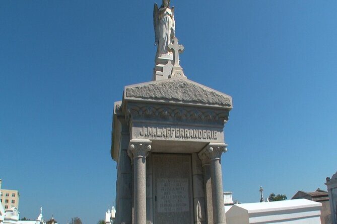 New Orleans Private City and Cemetery Tour: Up to 24 Passengers - Price and What You Really Get for $800 per Group