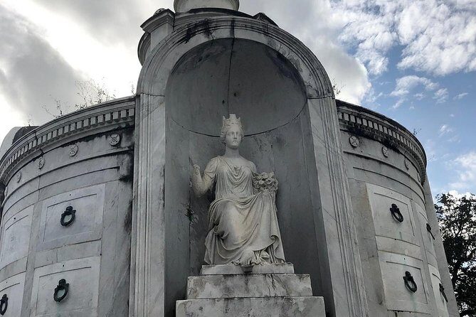 New Orleans Private Vehicle City Tour - A 3-hour private driving tour that helps you read New Orleans