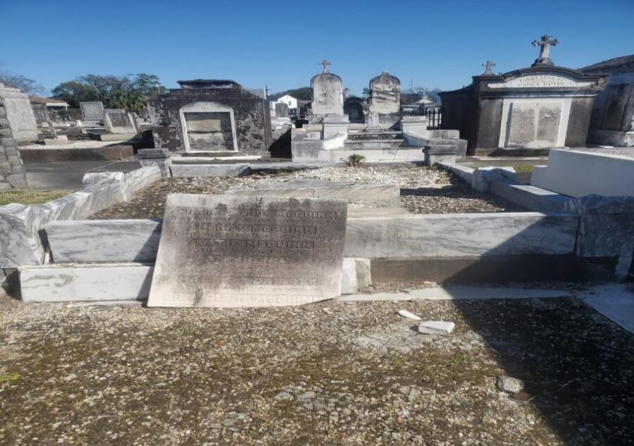 New Orleans: Secrets and Societies Cemetery Experience - G’s Pizza to the first cemetery: the 90-minute flow