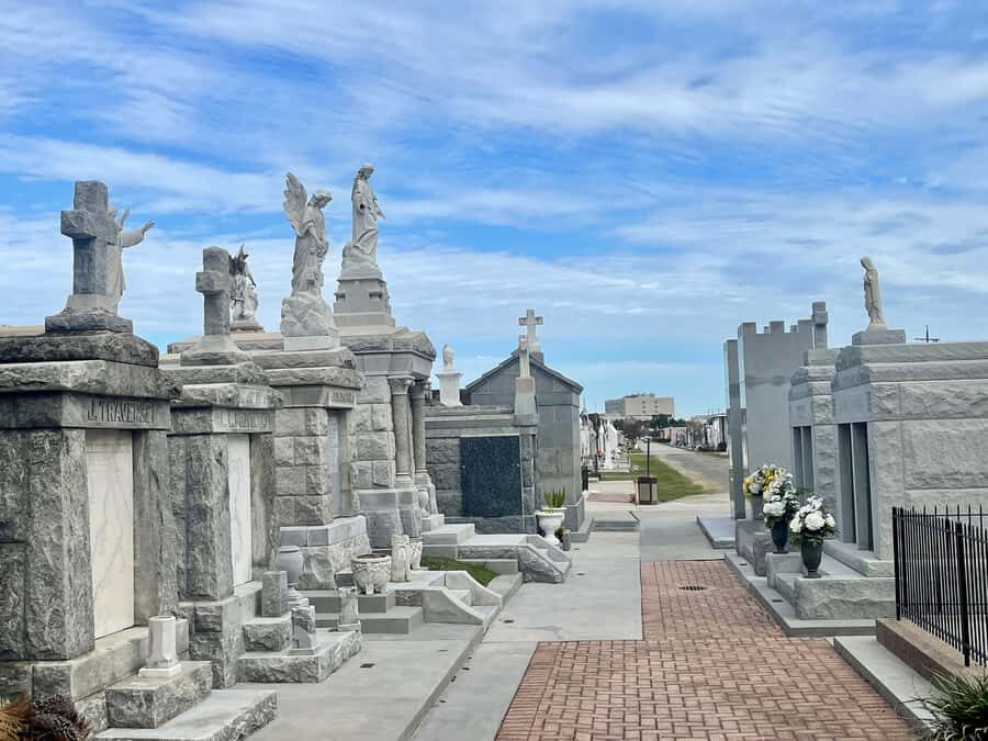 New Orleans: St. Louis Cemetery #3 Guided Walking Tour - Main Aisles Named for Saints: Where the Cemetery’s Layout Makes Sense