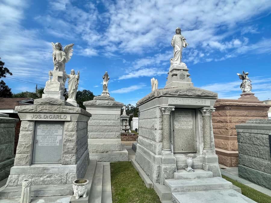 New Orleans: St. Louis Cemetery #3 Guided Walking Tour - Vaults, Mausoleums, and Columbariums: How Burial Looks in Stone
